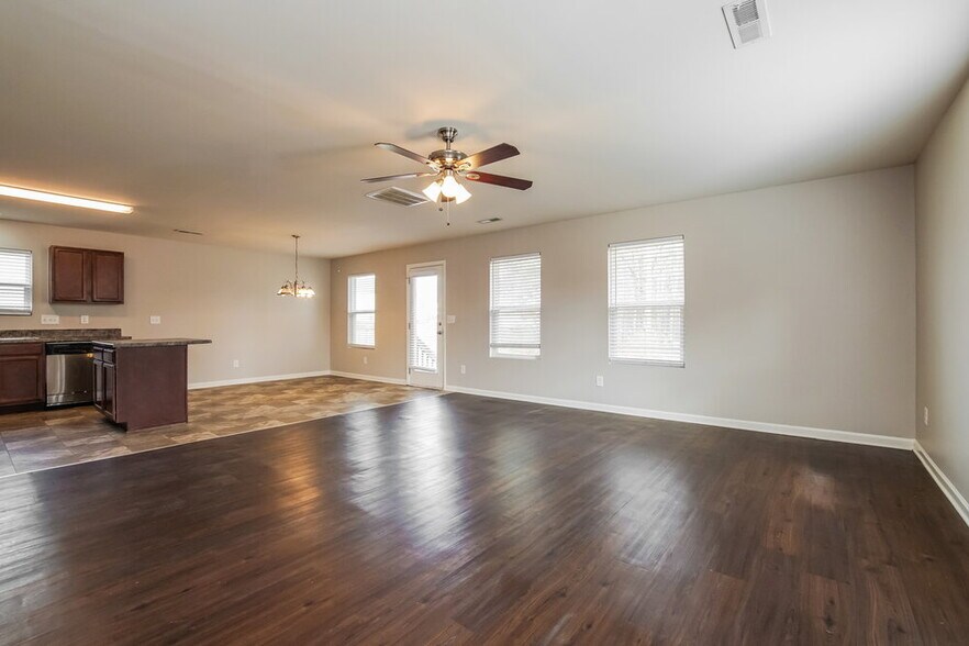 Building Photo - 52 Badger Pass Dr