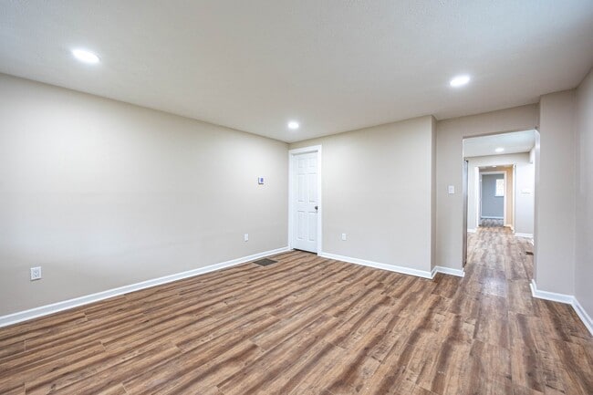 Building Photo - 4 Bed, 2 Bath Home in Morgan, PA AVAILABLE NOW!