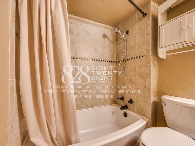 Building Photo - *AVAILABLE NOW!* Spacious 3 Bed/2.5 Bath Condo in East Norman!