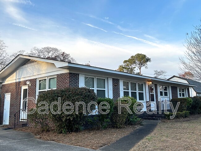 Building Photo - 408 Lynette Dr