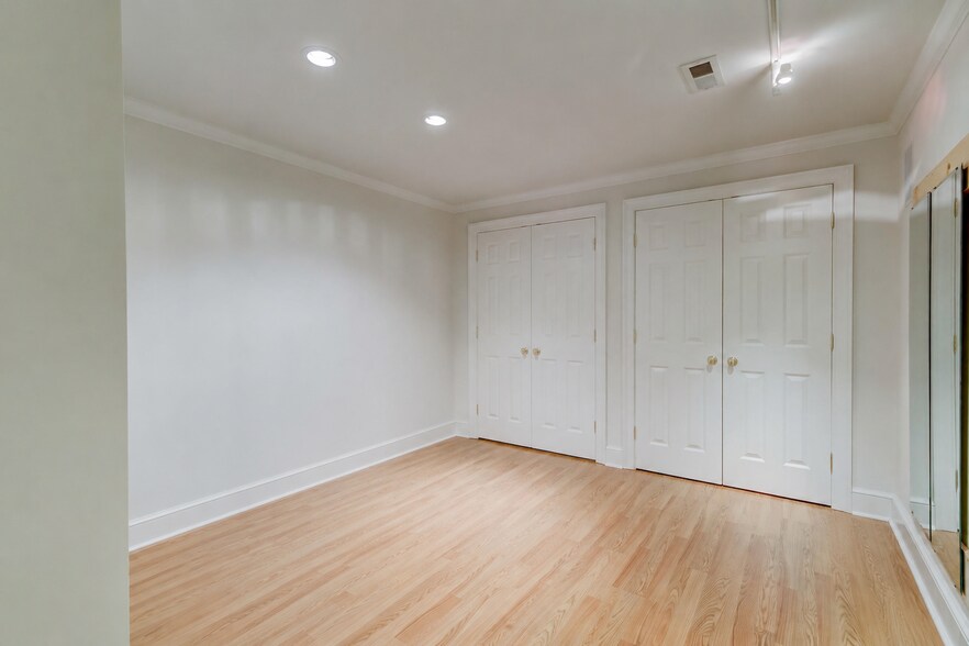 Building Photo - 715 Leister Dr