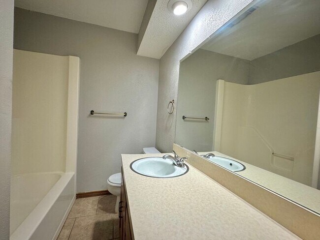 Building Photo - 315 Brookwood Dr