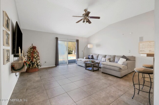 Building Photo - 1453 Lindseys Xing Dr