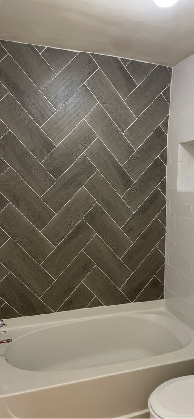 Building Photo - 401 Shadow Oaks Dr