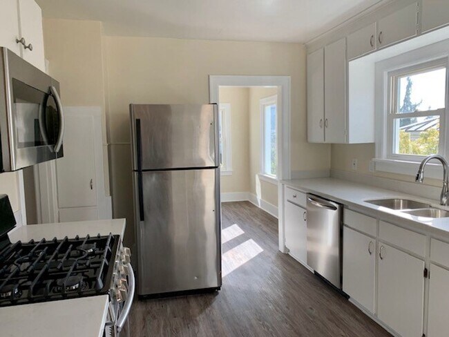Building Photo - Remodeled 3 Bedroom Home-Duplex in Loyal Heights READY FOR MOVE IN NOW at $3875!