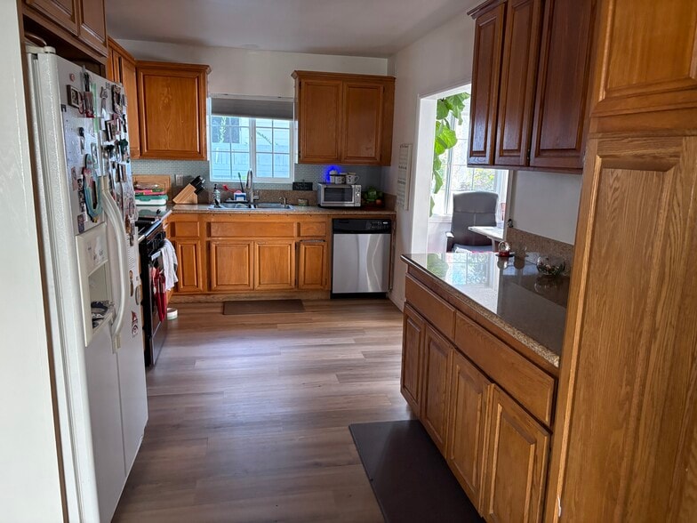 Building Photo - 2405 Perkins Ln