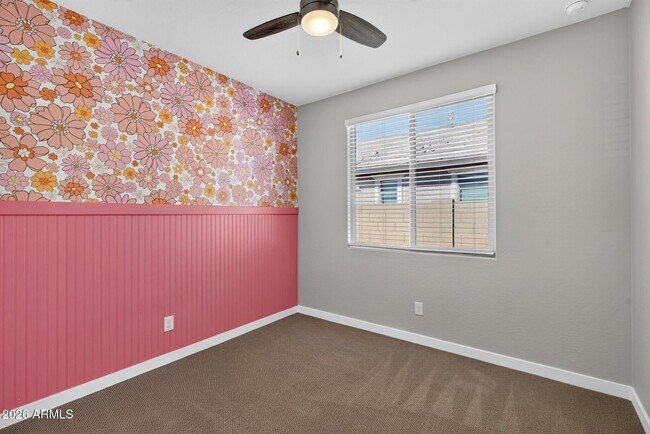 Building Photo - 261 Pinnacle Ridge Dr