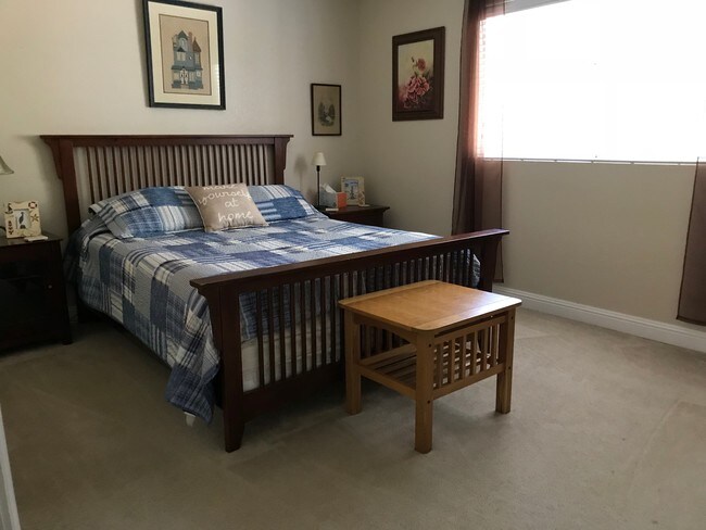 Master Bedroom with comfy queen bed - 1375 San Luis Ave
