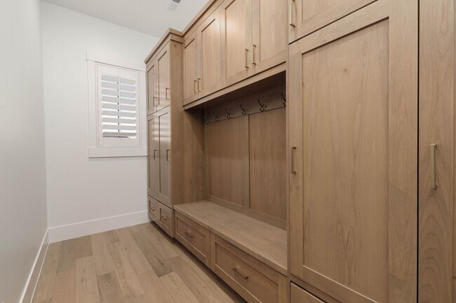 Building Photo - Gorgeous single story with RV Garage in Majestic Fields