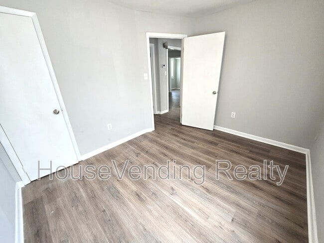 Building Photo - 1727 Dalton St