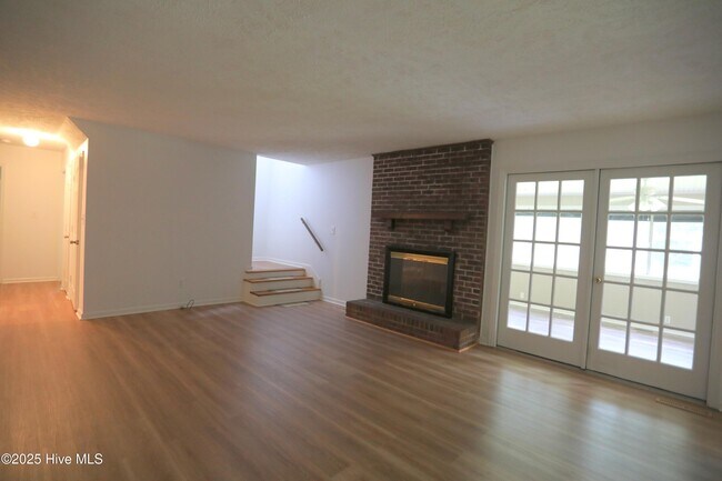 Building Photo - 202 Haldane Dr