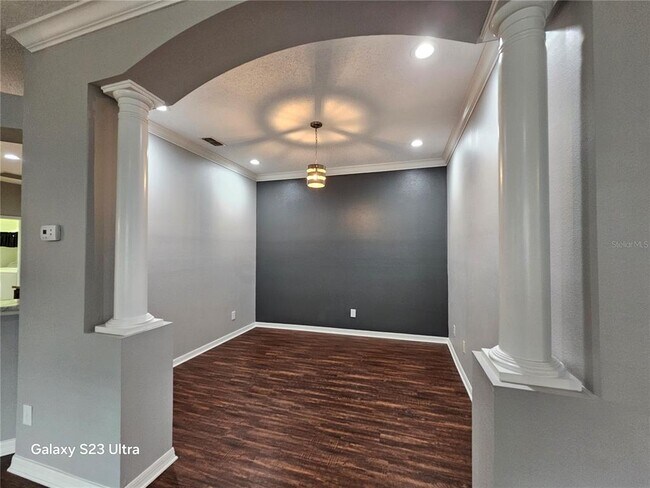 Building Photo - 9852 Bridgeton Dr