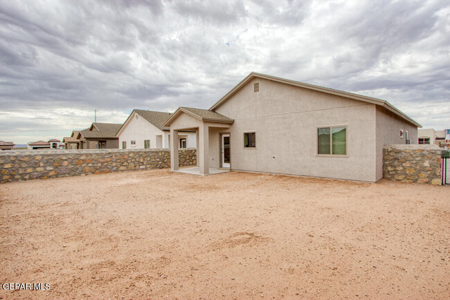 Building Photo - 14929 Tierra Crystal Ave
