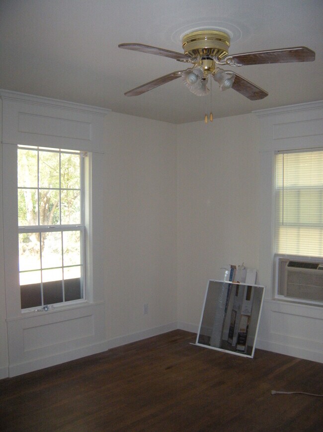 Building Photo - CUTEST COTTAGE IN ROSEDALE -  2BD / 1BA  -...