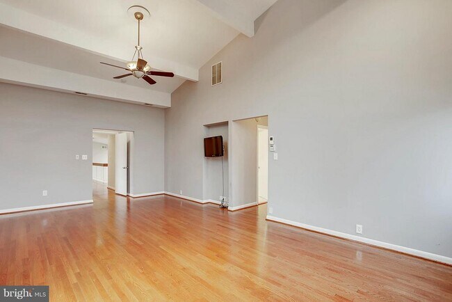 Building Photo - 9801 Clydesdale St