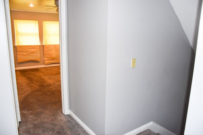 Building Photo - Large Home in North Orange
