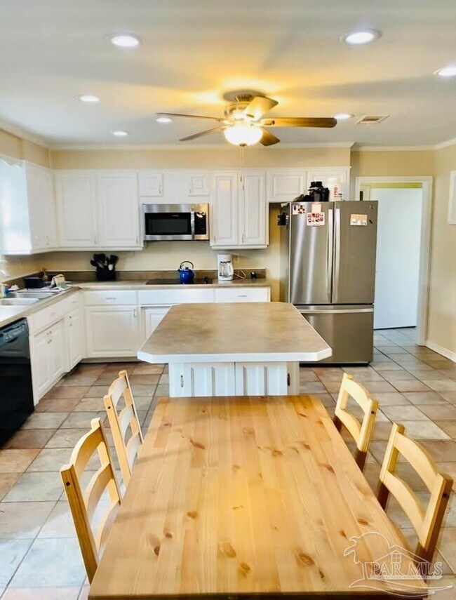 Building Photo - 5705 Admiral Doyle Rd