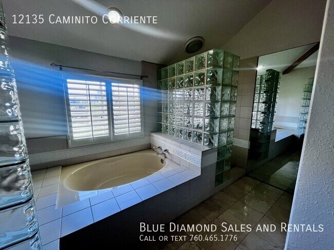 Building Photo - 12135 Caminito Corriente