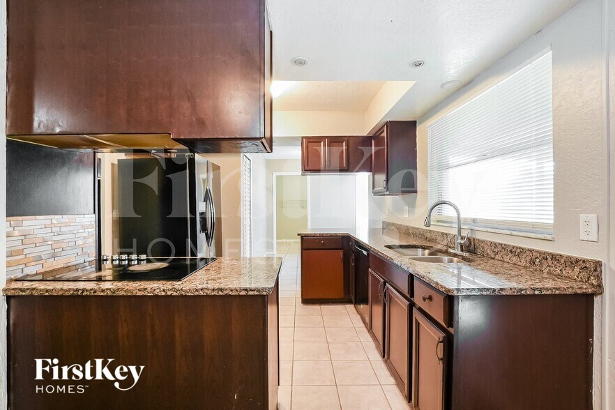 Building Photo - 409 Seville Ave