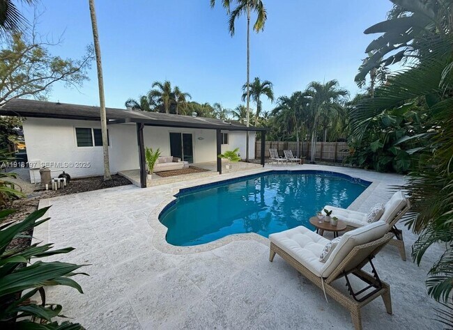 Building Photo - 2900 SW 16th St