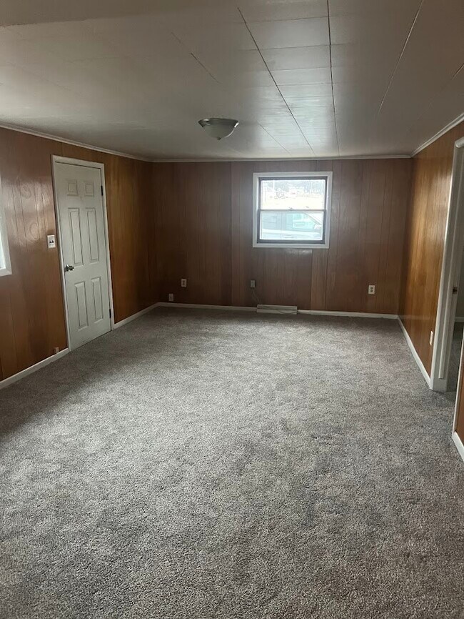 Building Photo - 1536 N Viking Dr