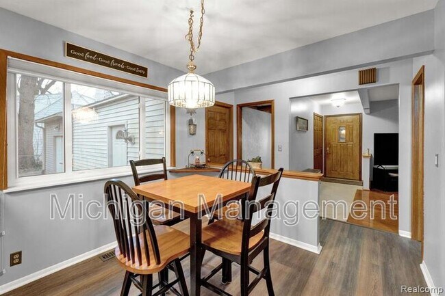 Building Photo - 1311 Ottawa Ave