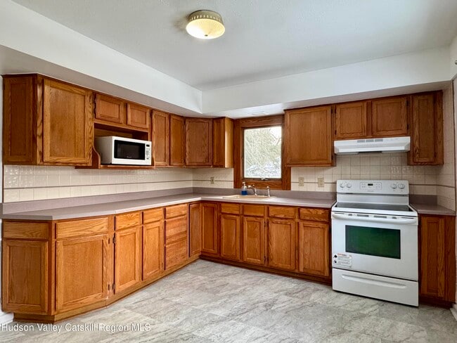 Building Photo - 18 Cherry Hill Rd