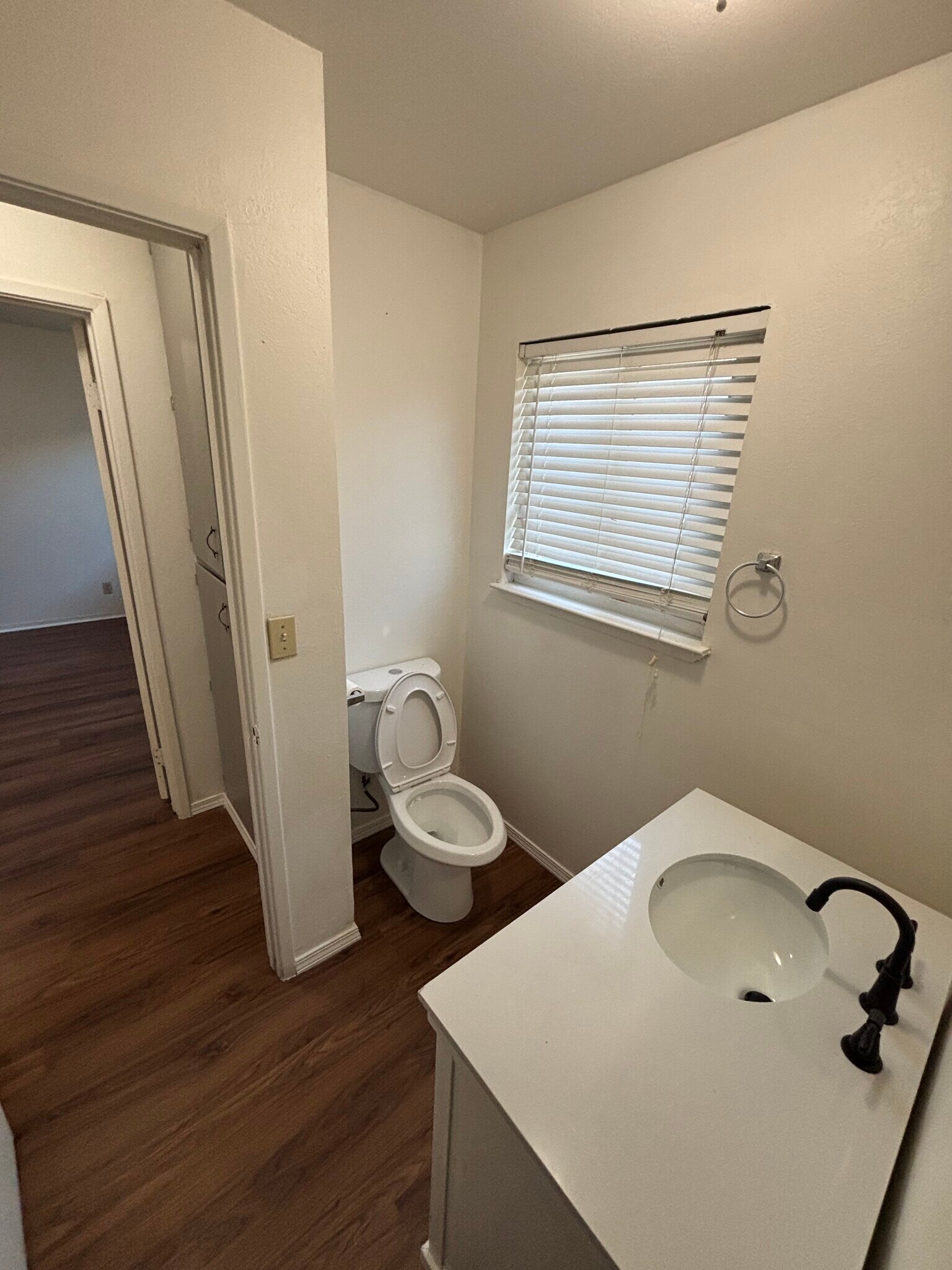 Building Photo - 226 W 20th St