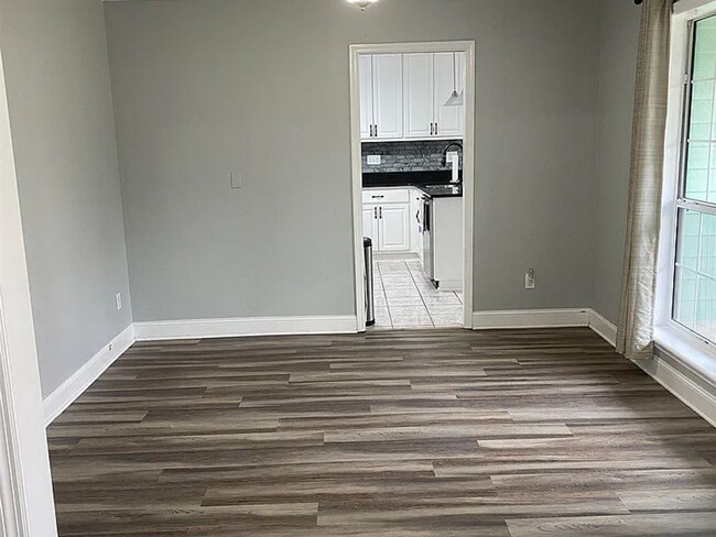 Building Photo - 3/2.5 bath home with large yard!