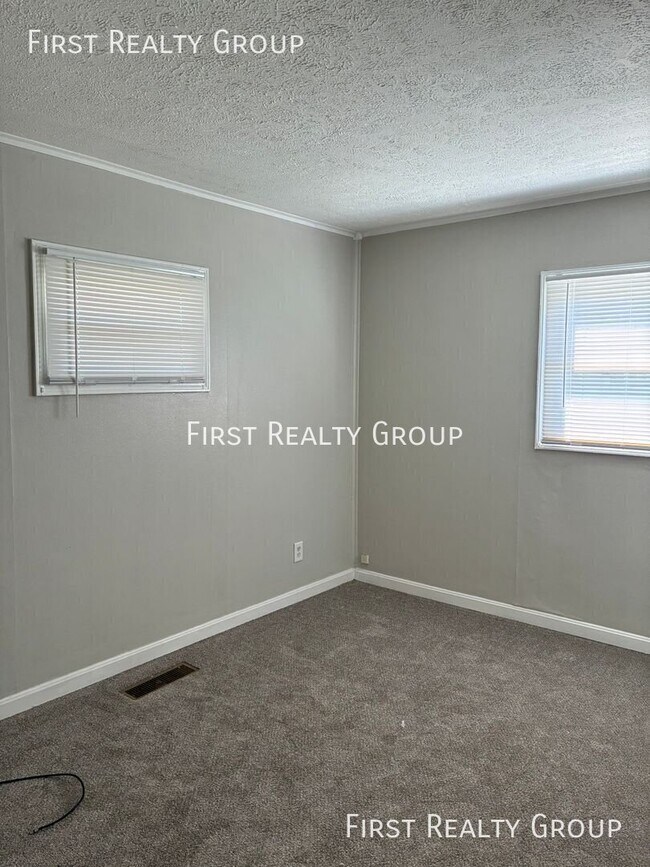 Building Photo - 4905 Porterfield Dr