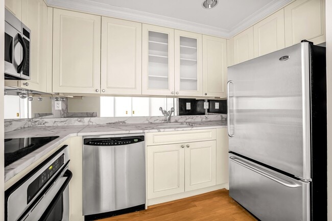 Building Photo - 502 Park Ave