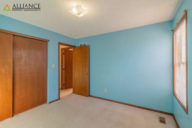 Building Photo - Willow Ln. 2313 - 15