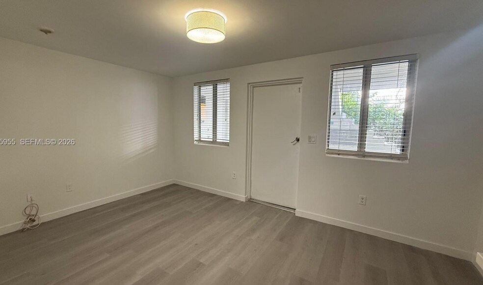 Building Photo - 820 15th St