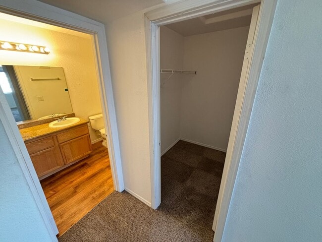 Building Photo - Beautiful 2Bed/2Bath home located in the C...