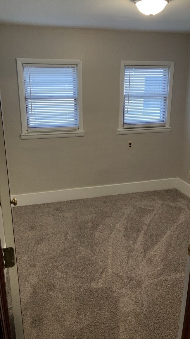 Building Photo - 319 E Canal St