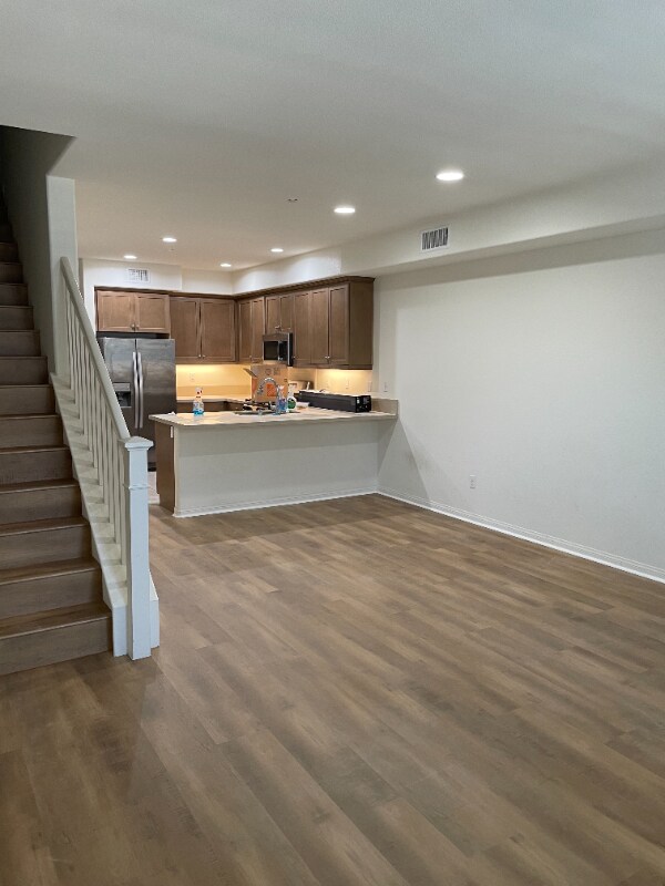 Building Photo - 335 N Fenimore Ave