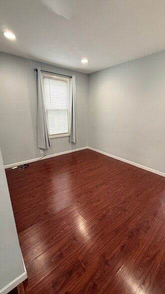 Building Photo - 712 S Park St