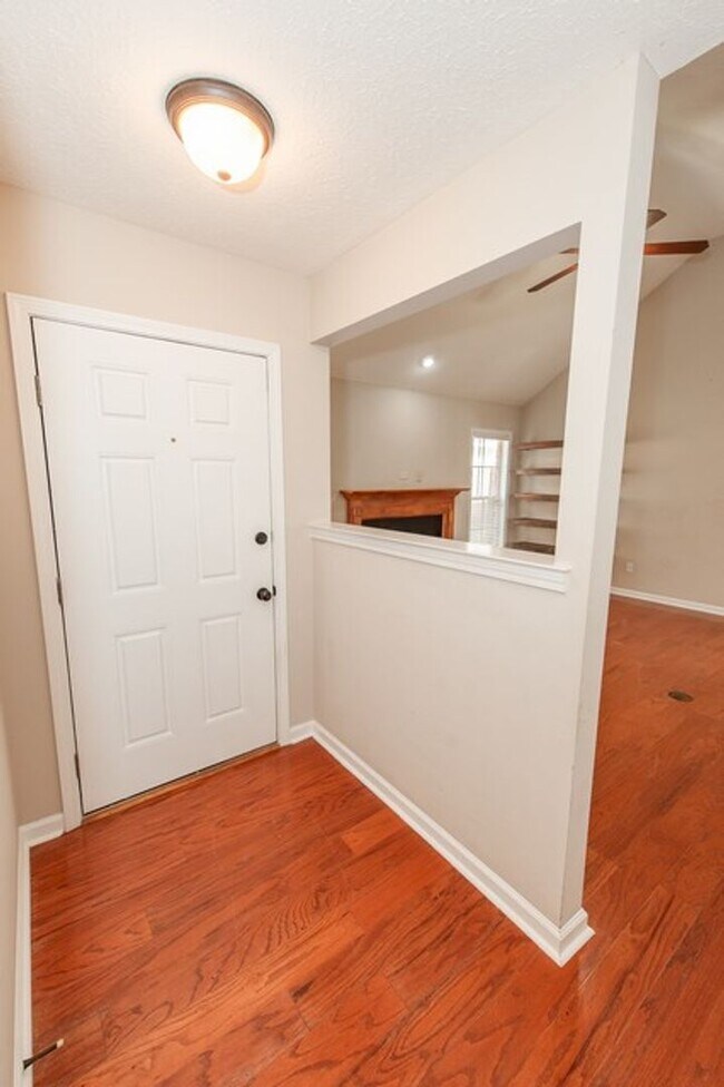 Building Photo - 8740 Lindsey Ln