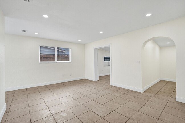 Building Photo - 4BR Corner Home (4th from FL Room) | No HOA | Large Fenced Yard | Move-In Ready