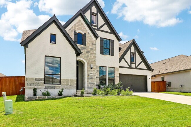 Building Photo - "Spacious 5-Bed Oasis with 4.5 Baths – You...