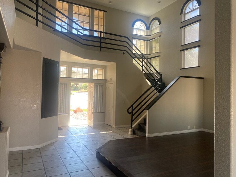 Building Photo - 2116 Rhonda Ter