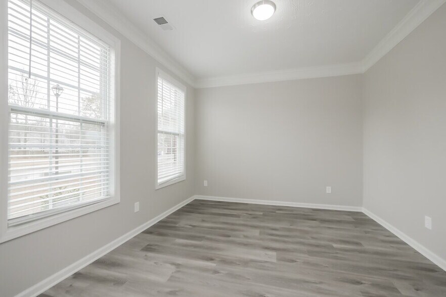 Building Photo - 226 Greenland Dr