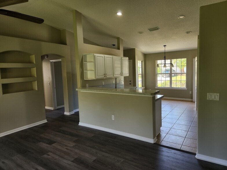Building Photo - 95180 Twin Oaks Ln