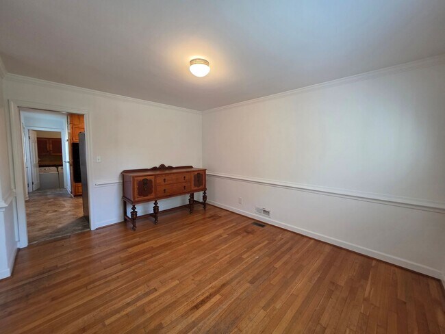 Building Photo - Larchmont