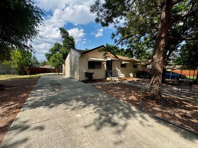 Building Photo - 3 Bedroom one level Home in Stratton Meadows