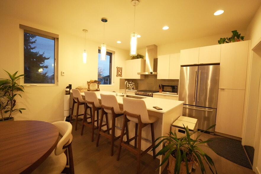 Building Photo - 2064 SW Charlestown St