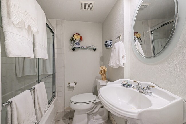 Building Photo - 2601 Briarhurst Dr
