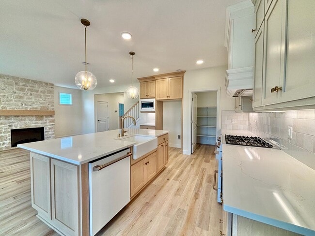 Building Photo - Gorgeous Ridgefield Home