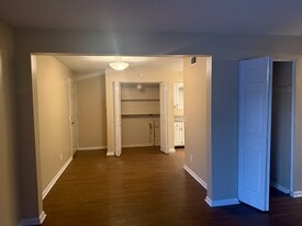 Building Photo - 6211 Longchamp Dr