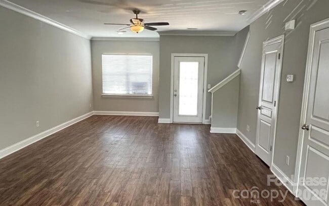 Building Photo - 340 Halton Crossing Dr SW